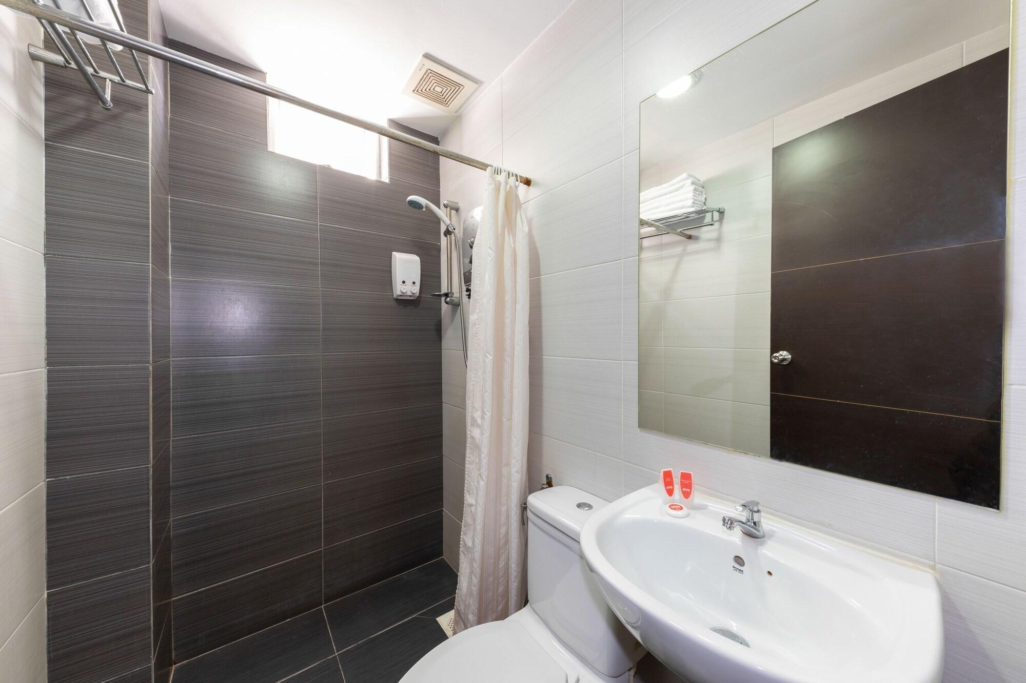 OYO 430 Oak Valley Boutique Hotel Johor Bahru Extérieur photo
